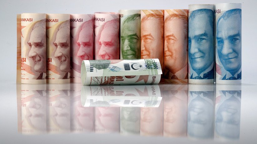 La lira turca se desploma afectada por las sanciones de EE.UU. 