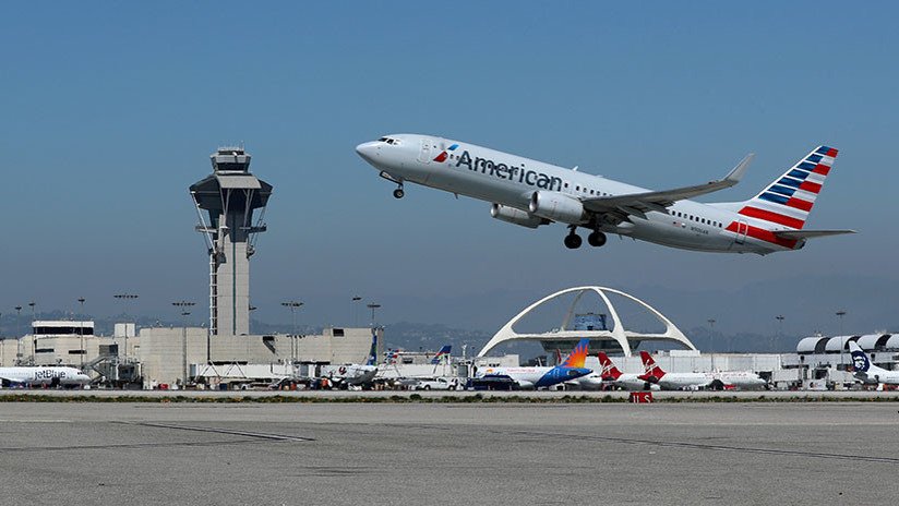 American Airlines echa a una pasajera de un vuelo por un violonchelo pese a tener dos billetes