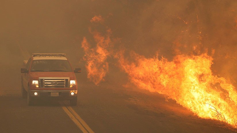 EE.UU.: El incendio del Complejo Mendocino ya es el mayor de la historia de California (VIDEO)