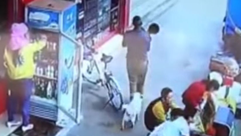 VIDEO: Captan el secuestro de un niño a solo 10 metros de su padre 