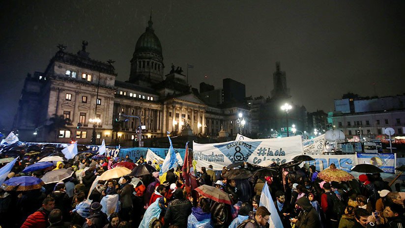 VIDEO: Manifestaciones en Buenos Aires tras el rechazo de la legalización del aborto