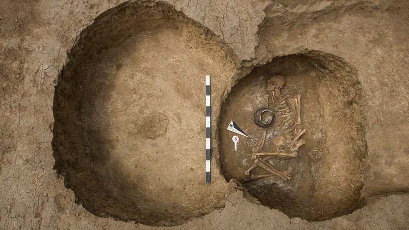 FOTOS: Descubren en Rusia una catacumba con restos humanos más antigua que las pirámides egipcias