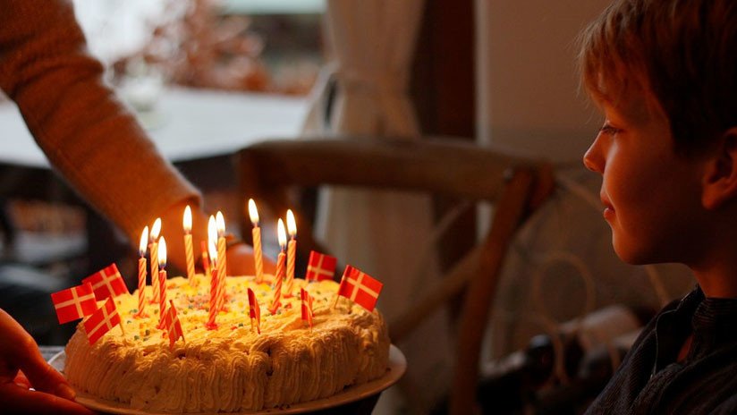 Chile: Un niño muerde con ganas su pastel y el cumpleaños casi acaba en tragedia (VIDEO)