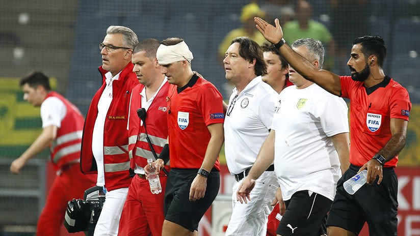 VIDEO: Fuerte agresión a un árbitro obliga a detener un partido de la Europa League en Austria (+18)