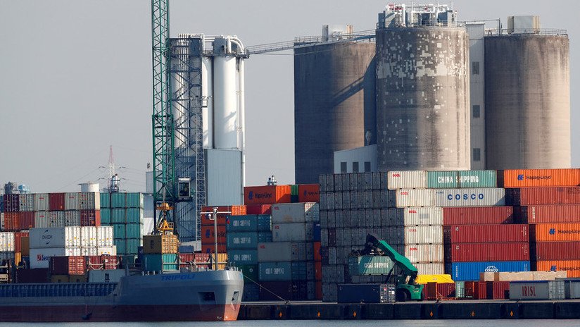 Bélgica: Evacúan el puerto de Amberes por un incendio en un almacén de sustancias tóxicas