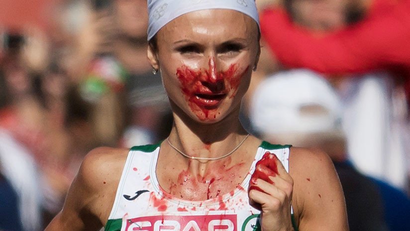 VIDEO: Una atleta gana el maratón del Campeonato de Europa pese a estar sangrando