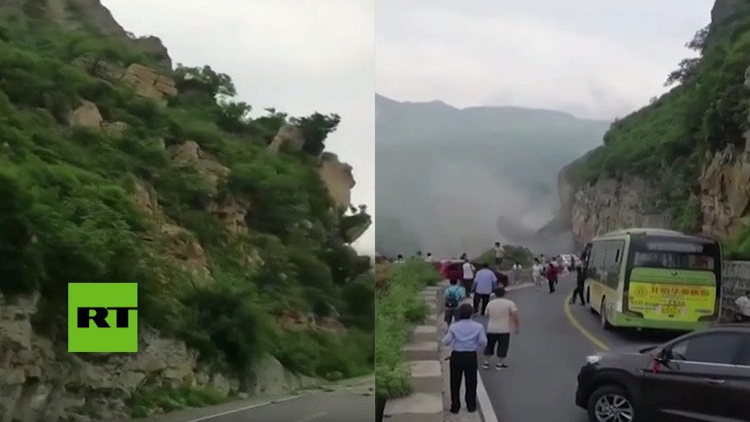 VIDEO: Para el tráfico instantes antes de un masivo derrumbe de rocas en una carretera