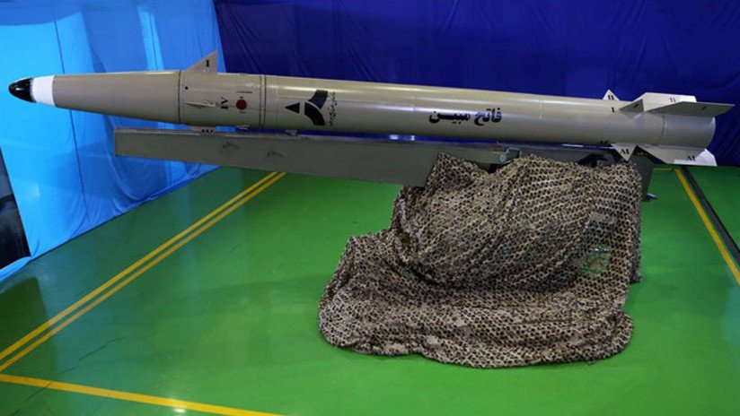FOTO: Irán presenta su nuevo misil balístico de precisión "milimétrica"
