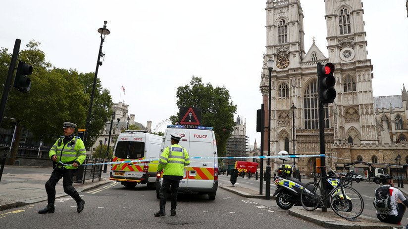 Unidad antiterrorista de la Policía británica inicia una investigación del suceso en el Parlamento