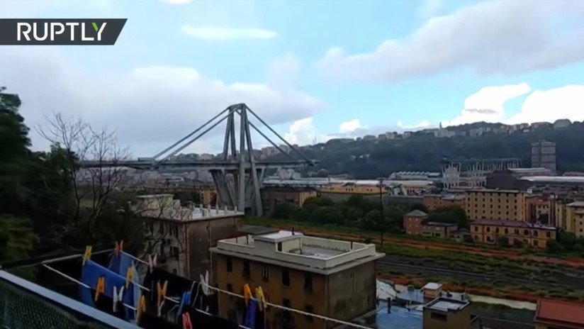 VIDEO: Graban a vehículos a punto de caer al vacío tras el derrumbe del puente en Génova