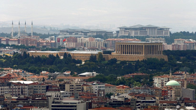 Ankara: Catar promete a Turquía 15.000 millones de dólares en inversiones directas