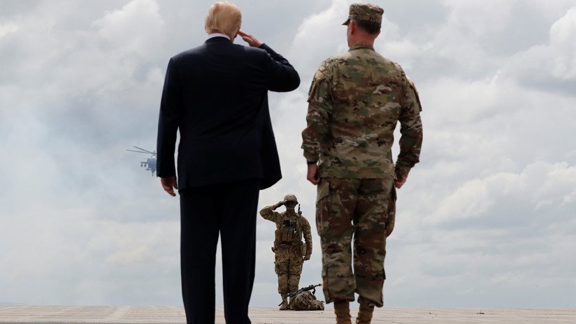 Visita de Trump a una base militar desemboca en fotos que parecen sacadas de una película de acción
