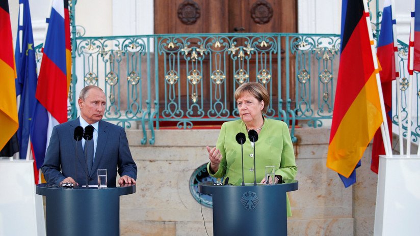 "Vamos": Merkel se dirige en ruso a Putin antes de su reunión a puerta cerrada (VIDEO)