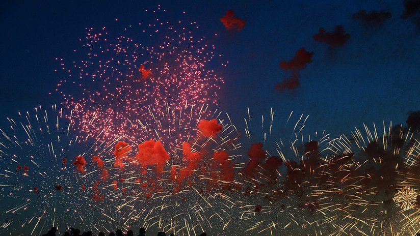 VIDEO: El Festival Internacional de fuegos artificiales ilumina el cielo de Moscú