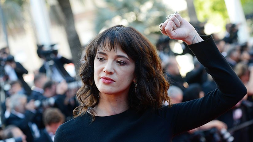 La actriz que denunció a Weinstein compró el silencio de un actor del que abusó cuando era menor
