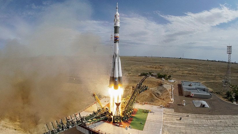 EE.UU. promete dejar de volar en cohetes rusos "haciendo autoestop" y volver a la Luna "muy pronto