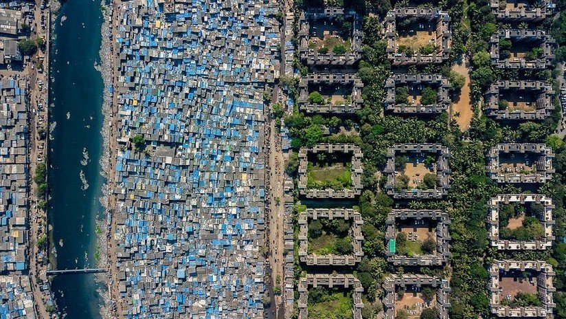 Ricos a un lado, pobres a otro: La delgada línea que separa viviendas humildes de millonarias casas