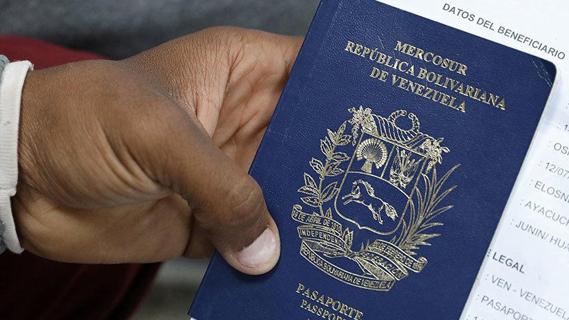 Perú comienza a exigir pasaporte a los venezolanos en su frontera