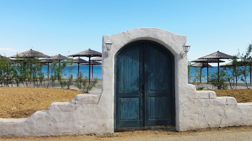 Una nueva ilusión óptica viral: ¿Es una playa o una puerta? (FOTO)