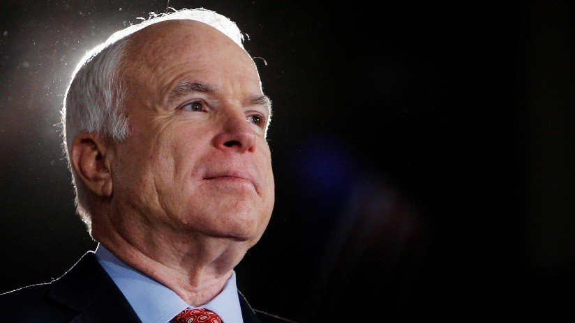 "No nos escondemos de la historia. Hacemos la historia": Revelan nota póstuma de John McCain