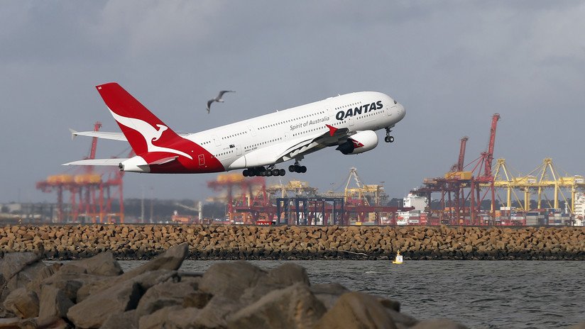 El avión de pasajeros más grande del mundo regresa al aeropuerto de partida por un ruido extraño