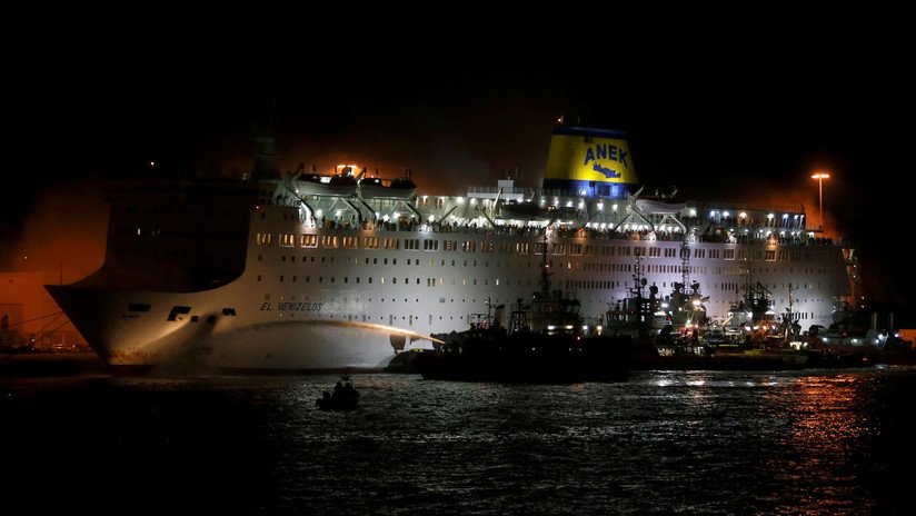 VIDEOS: Evacúan un crucero con más de 1.000 personas en Grecia por un incendio
