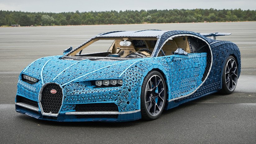 VIDEO: Construyen un alucinante Bugatti de tamaño real con piezas de Lego (y se puede conducir)