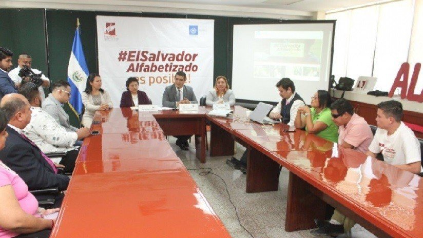Lanzan campaña digital para apoyar plan de alfabetización en El Salvador