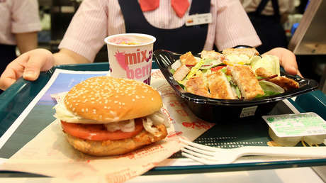 Consumo de ensalada de McDonald's causa brote de cyclospora en EE.UU. con casi 400 casos confirmados