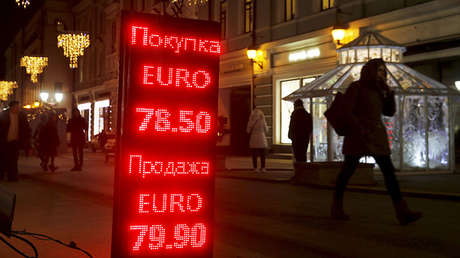 "Rusia y sus aliados deberían abandonar el dólar en los pagos mutuos en respuesta a las sanciones"