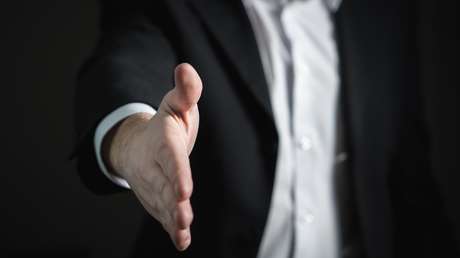 Suiza deniega ciudadanía a una pareja musulmana por negarse a dar la mano a personas del otro sexo