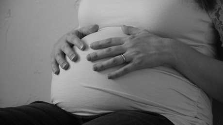 EE.UU.: Detienen a su marido por inmigrante ilegal y conduce sola a un hospital para dar a luz