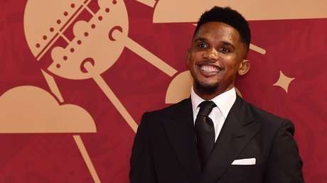 El futbolista Samuel Eto'o comprará una casa para un excapitán de Camerún sin hogar