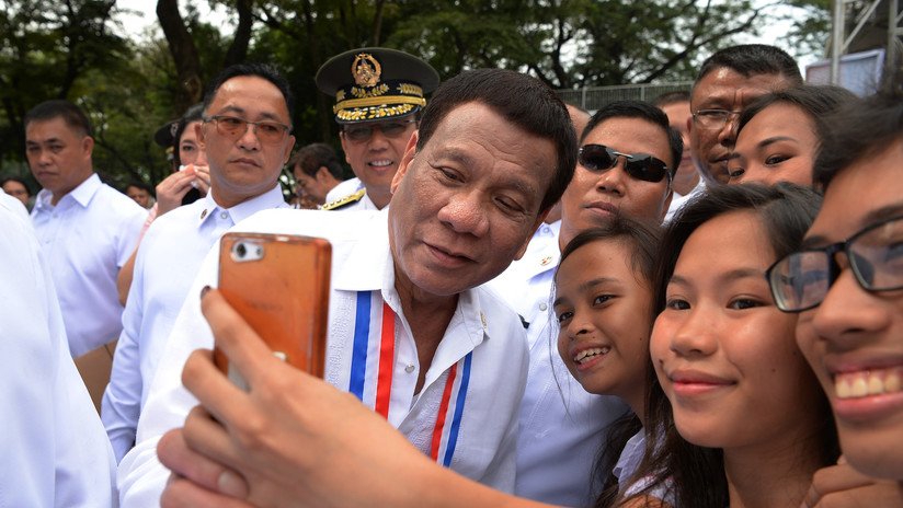 Duterte: "Mientras haya muchas mujeres hermosas, habrá más casos de violación"