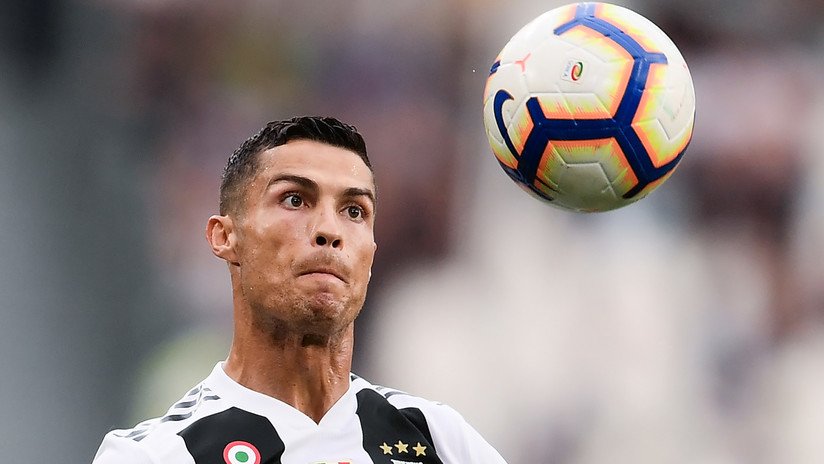 VIDEO: Cristiano Ronaldo vive un momento de tensión cuando un intrépido fan intenta tocarlo
