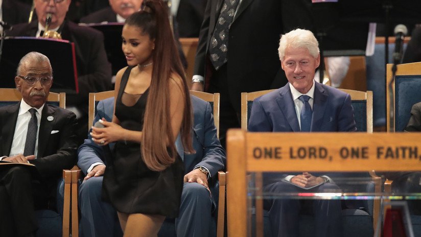 VIDEO: Críticas a Bill Clinton por sus miradas a Ariana Grande en el funeral de Aretha Franklin