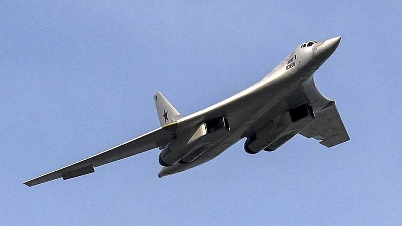 Dos bombarderos rusos Tu-160 realizan ejercicios en el mar Mediterráneo