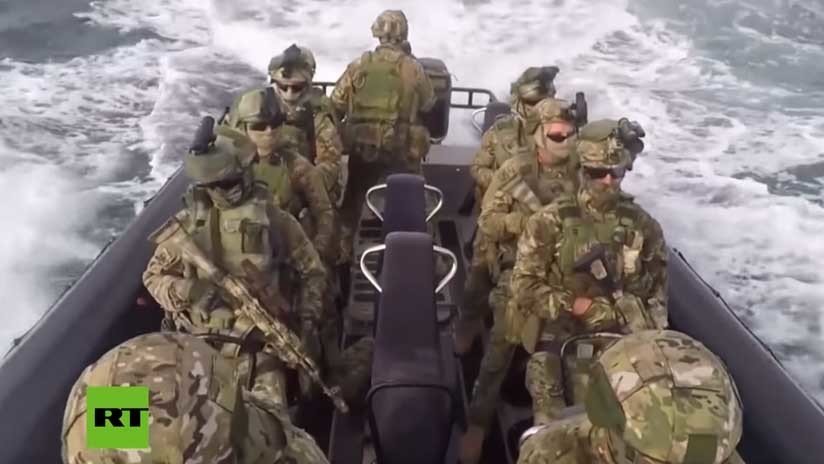 VIDEO: Fuerzas especiales rusas simulan operaciones cerca de las costas sirias