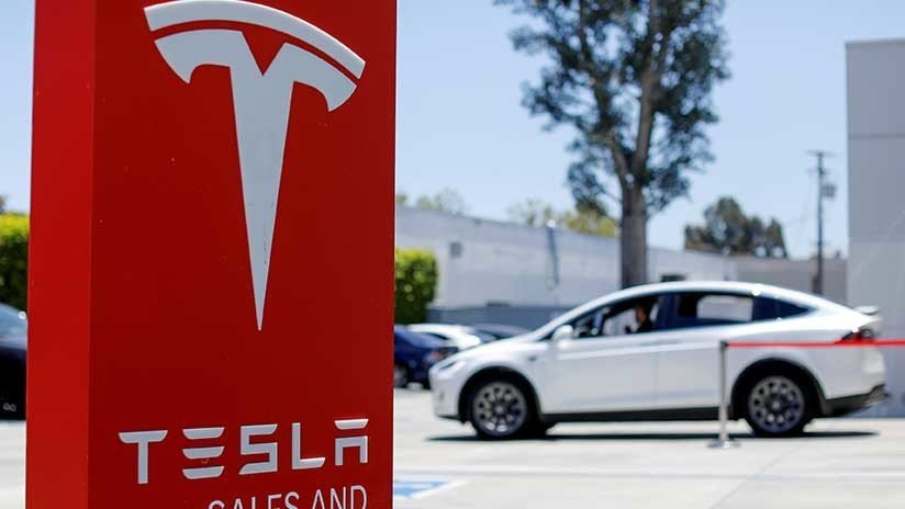 Las acciones de Tesla se desploman tras la dimisión de altos ejecutivos