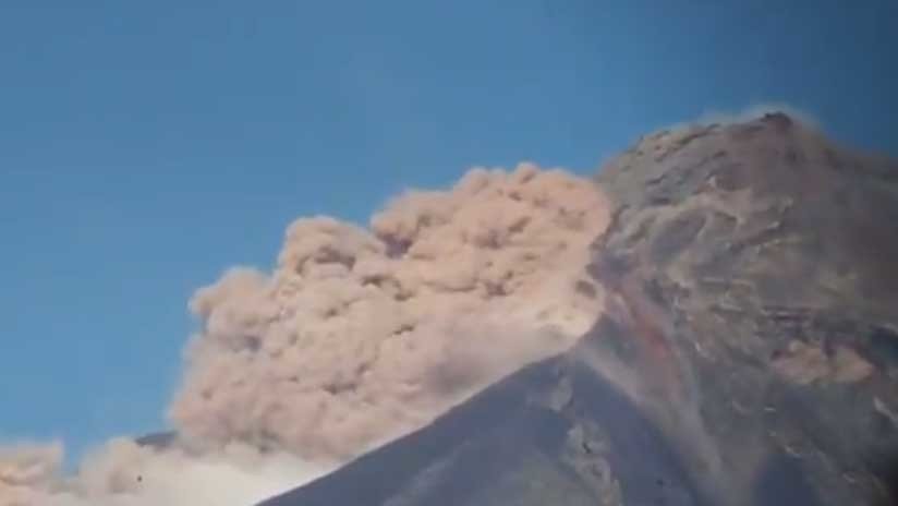 VIDEO: Una avalancha desciende del Volcán de Fuego en Guatemala