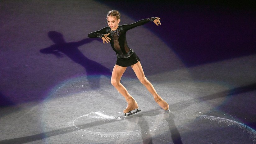Una patinadora rusa de 14 años establece un récord con un salto nunca intentado en patinaje femenino
