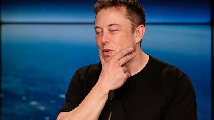 El porro de la discordia: La Fuerza Aérea de EE.UU. se interesa por Elon Musk por fumar marihuana