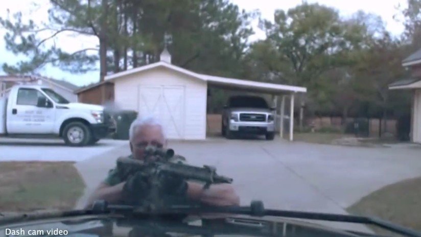 Publican video de balacera mortal entre policías y un exmarine armado con rifle de asalto en EE.UU.
