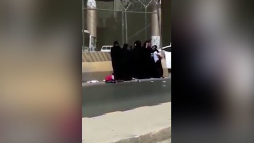 VIDEO: Graban una violenta pelea de cinco mujeres en niqab en una calle de Arabia Saudita