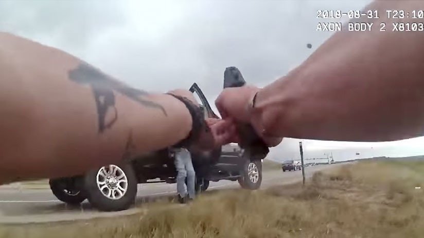 VIDEO: Policías de EE.UU. matan a un hombre que sacó un arma tras ser parado en una carretera