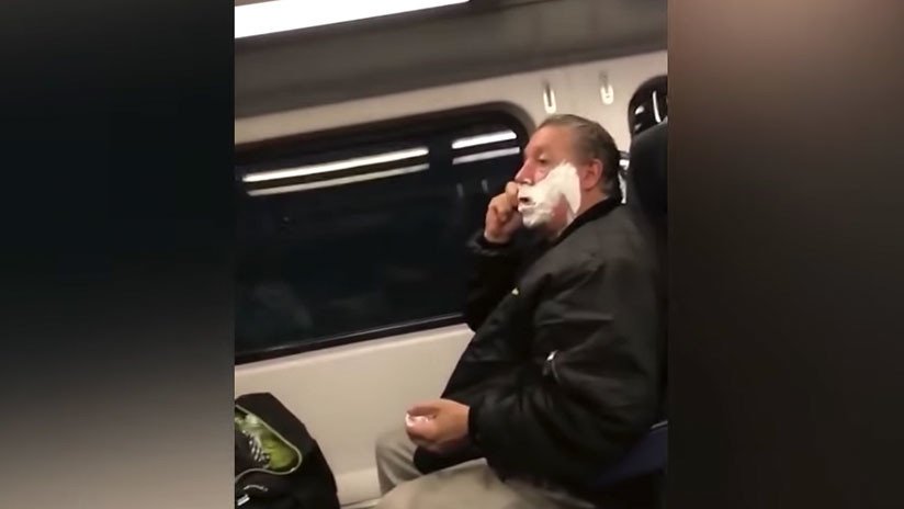 VIDEO: La historia del indigente grabado cuando se afeitaba en un tren que la Red no perdonó