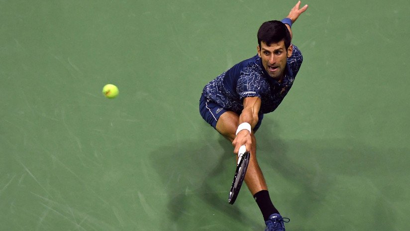 VIDEO: Novak Djokovic le pega un pelotazo a Federer en la Laver Cup