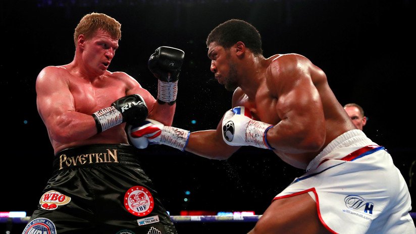 VIDEO: El boxeador británico Anthony Joshua noquea al ruso Alexánder Povetkin y luego lo felicita