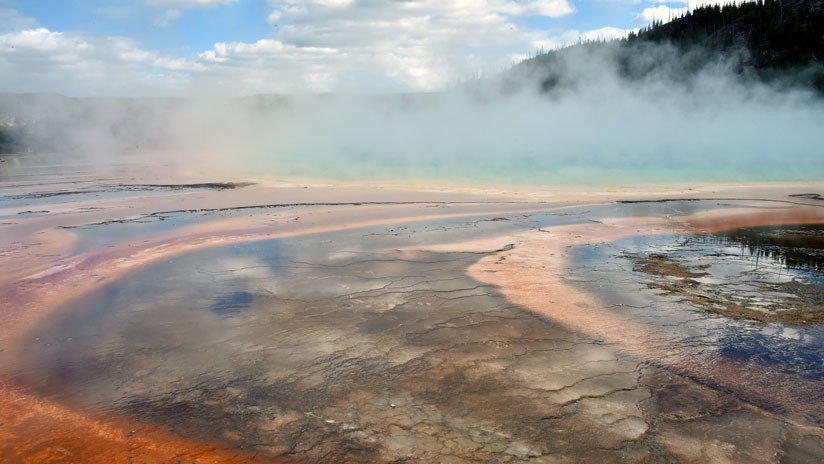 VIDEO, FOTO: Una fuente termal de Yellowstone entra en erupción tras estar 'adormecida' 14 años