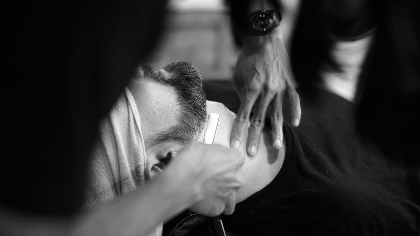 "Parecía un hámster": se le hincha la cara y el pecho tras teñirse la barba (FOTOS)  